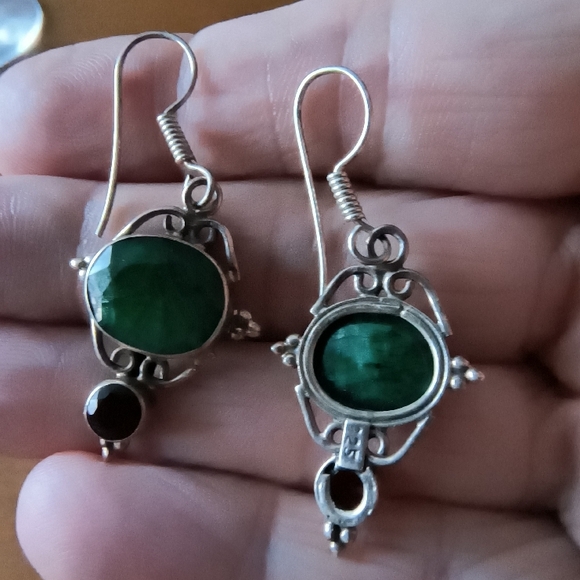 Elegant Emerald and Garnet Gemstone .925 Silver Earrings - Picture 4 of 5